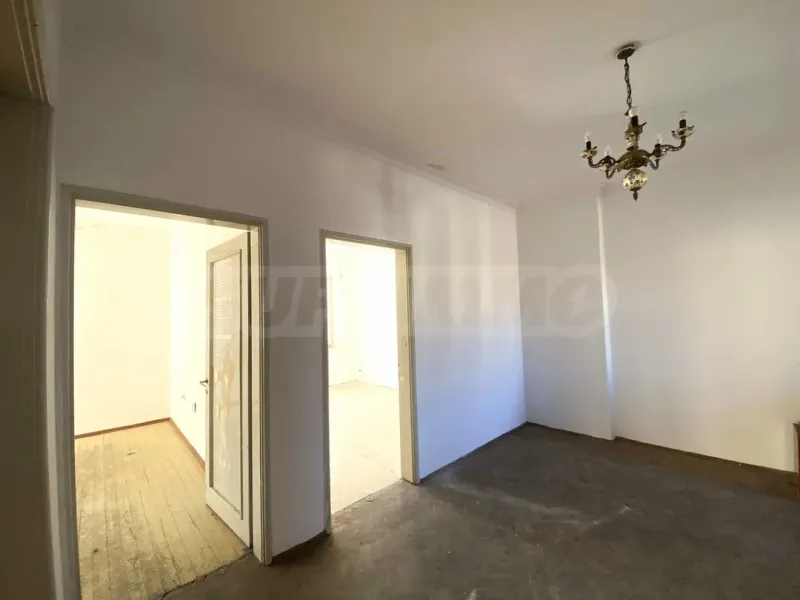 Spacious 3 Bed Apartment - Garden View, Plovdiv - Image 3
