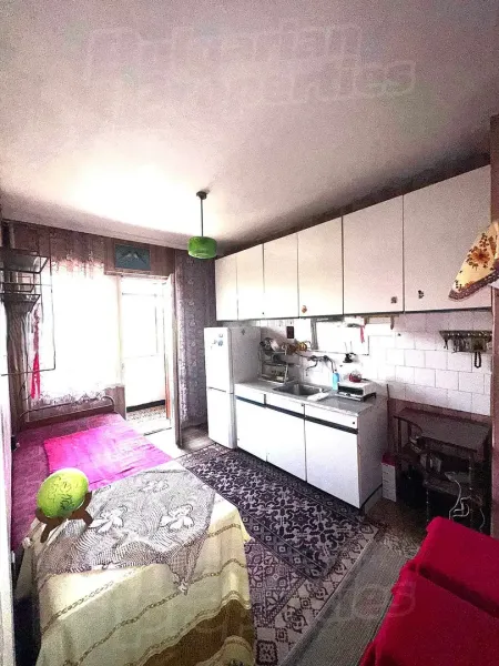 Spacious 3-Bedroom Apartment in Stara Zagora Center - For Sale - Image 1