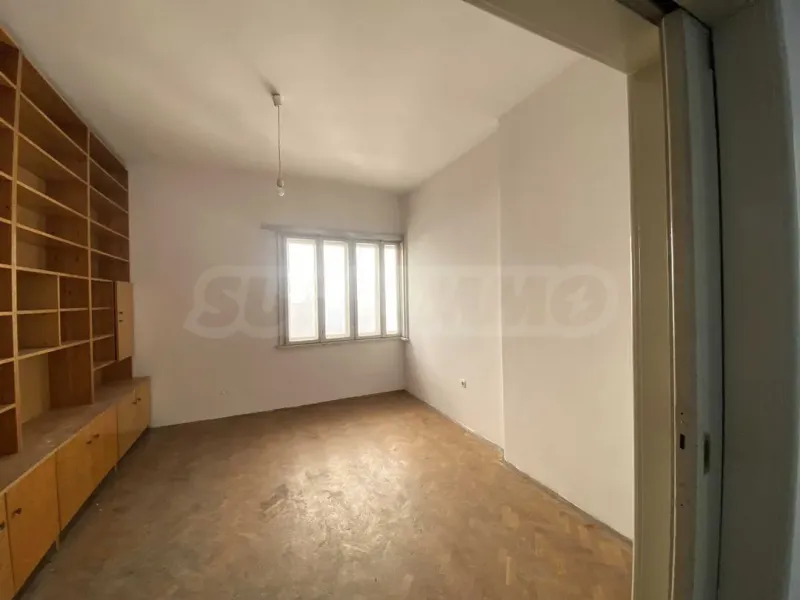 Spacious 3 Bed Apartment - Garden View, Plovdiv - Image 2