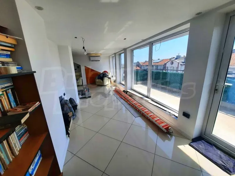 Luxury Energy-Efficient Penthouse in Burgas' Vazrazhdane - Image 2