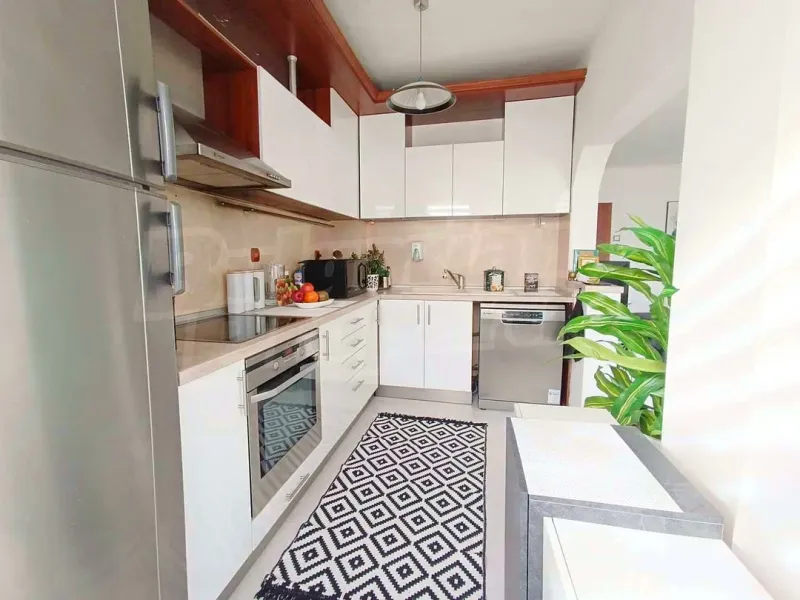 Spacious, Renovated Varna Apartment with Stunning Sea Views - Image 3
