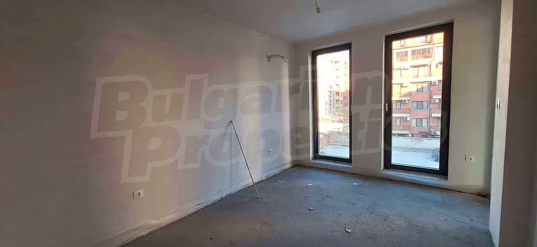Spacious 2-Bedroom Apartment Near Park Hotel in Plovdiv - Image 4