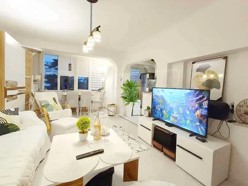 Spacious, Renovated Varna Apartment with Stunning Sea Views - Image 5