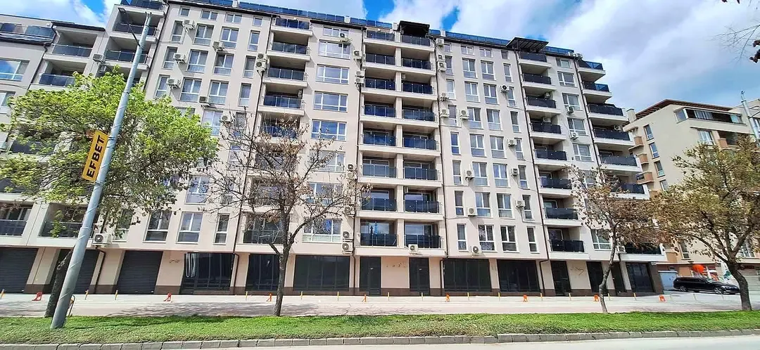 Spacious 2-Bed Apartment in Trakia, Plovdiv - Act 16 - Image 2