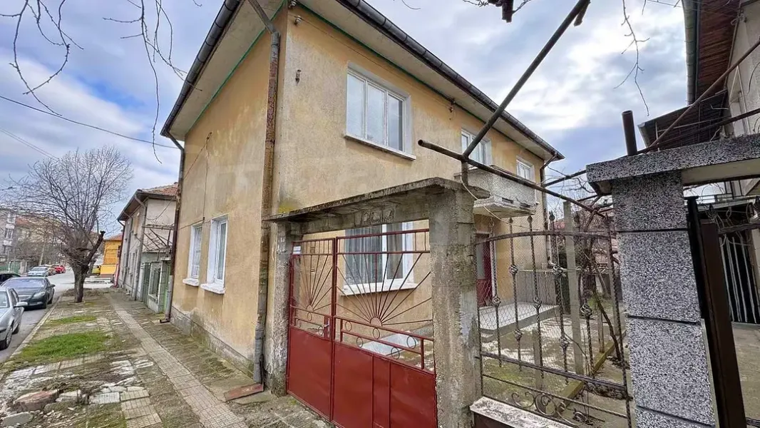 Spacious Fully Furnished House Near Samara's Flag Park - Image 3