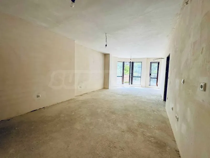 Spacious 3-Bedroom Apartment Near Varna Park - Image 1