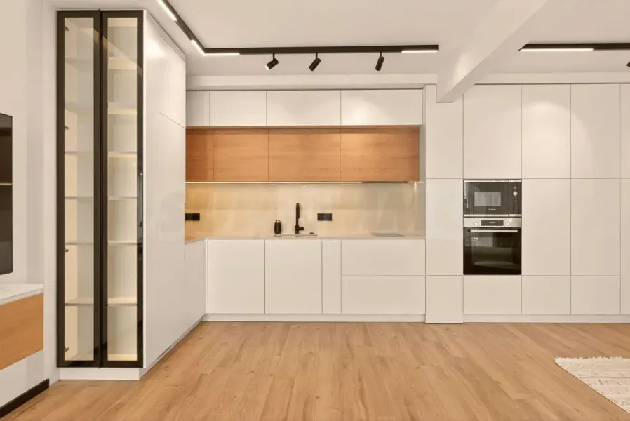 Stylish 2-Bedroom Apartment in Sea Garden Complex, Varna - Image 1