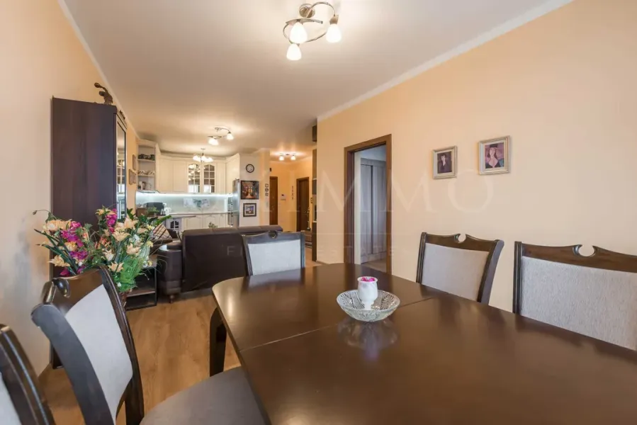 Sea Garden Varna: Luxurious 1-Bedroom Apartment with Sea View - Image 4