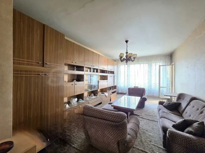Spacious 3-Bedroom Apartment in Quiet Green Sofia Area - Image 1