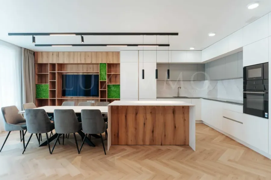 Luxury Burgas Apartment with Parking - Image 5