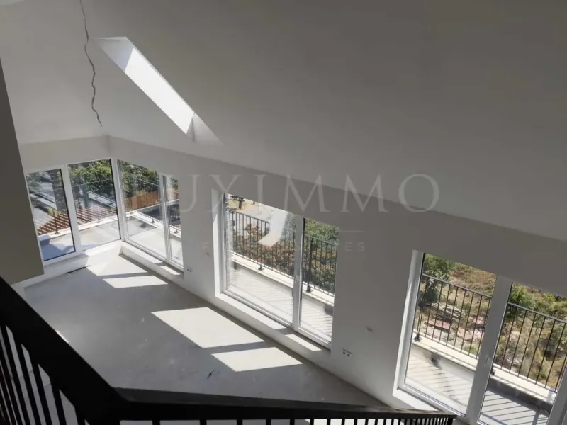 Spacious Penthouse with Terraces in Varna's Izgrev - Image 5