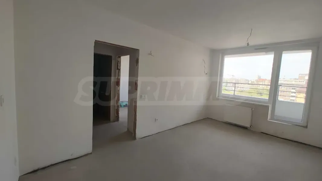 Spacious 2-Bedroom Apartment with Panoramic Views - Image 4