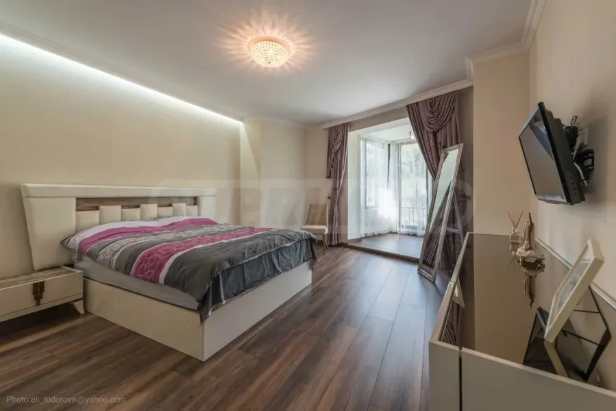 Spacious 3-Bedroom Apartment in Elite Varna Complex - Image 4