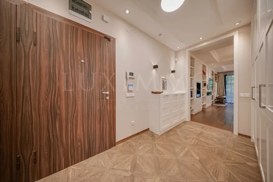 Luxurious 4-Bedroom Apartment in Maxi Complex, Sofia - Image 2