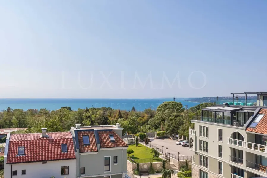 Luxury Apartment with Sea Views & Terrace in Sveti Nikola - Image 1