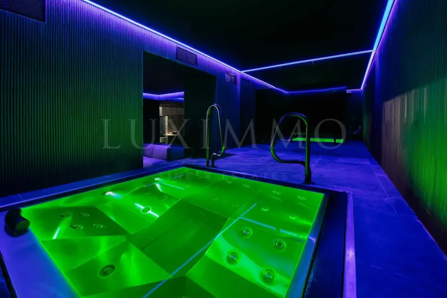 Luxury Varna Penthouse: Spa, Sea Views, & Style - Image 2