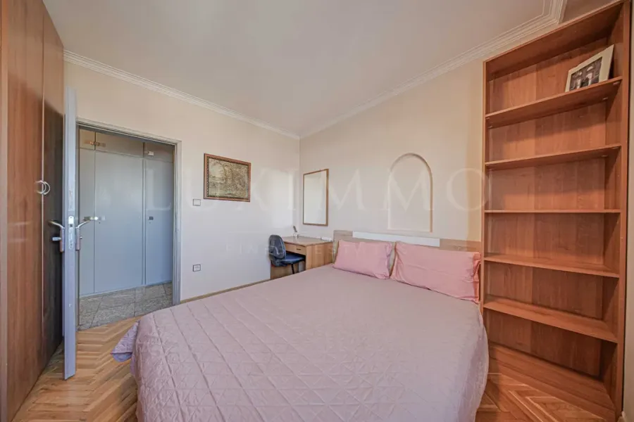 Spacious, Fully Furnished Apartment with Stunning City Views - Image 5