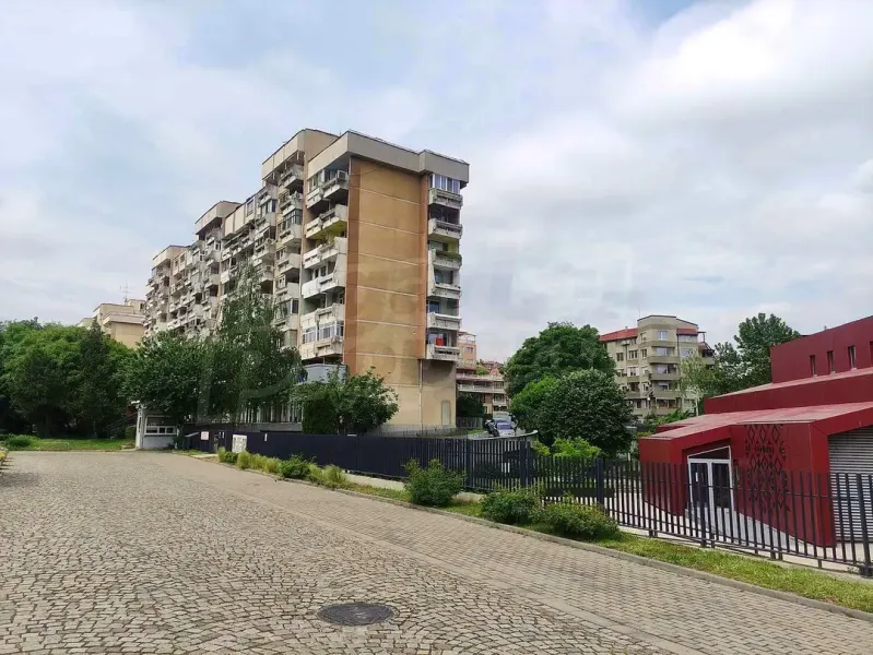 Spacious Apartment with Three Terraces in Plovdiv's Center - Image 5