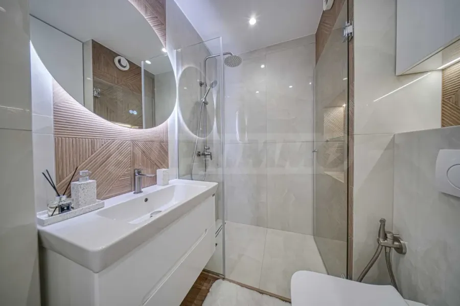 Spacious 2-Bedroom Flat with Vitosha View - Image 3