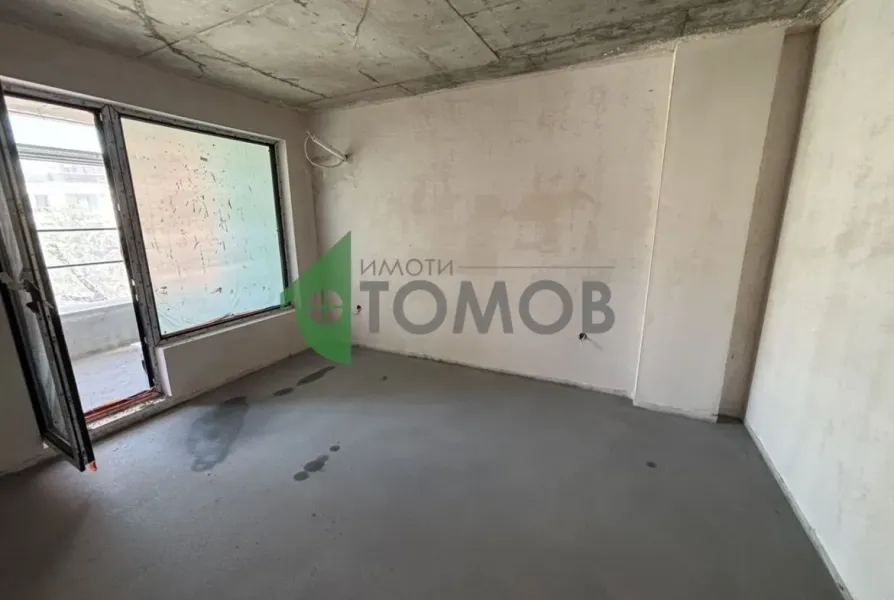 Spacious 4-Bedroom Apartment in Azimov Complex, Stara Zagora - Image 1