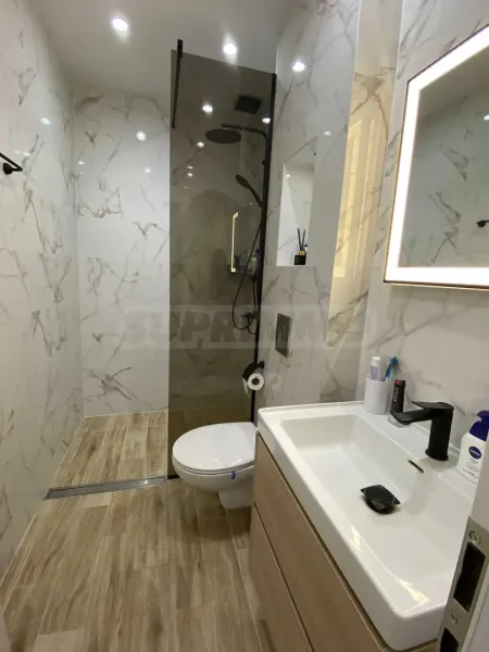 Stylish Three-Bedroom Apartment in Luxury Complex, Plovdiv - Image 3