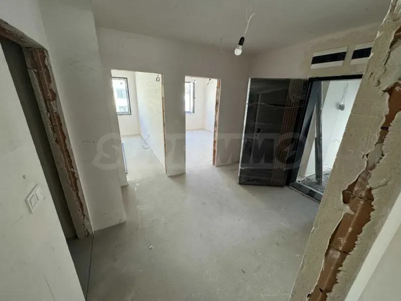 Spacious Three-Bedroom Apartment with Sea View in Varna - Image 2