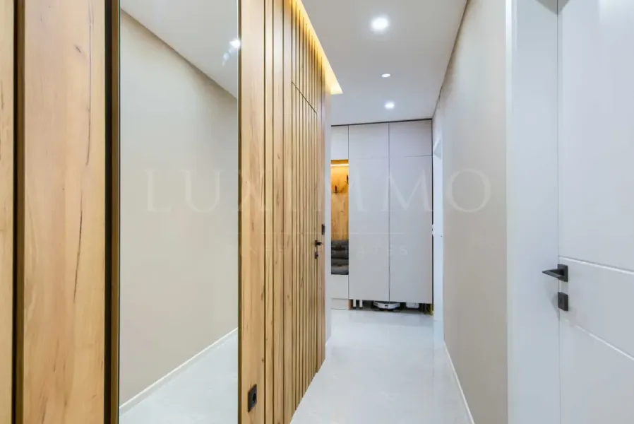 Luxury 2-Bedroom Apartment Near Metro Station - Image 3
