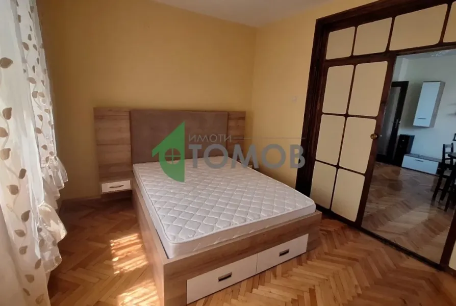 Spacious Three-Bedroom Apartment in Central Stara Zagora for Sale - Image 4