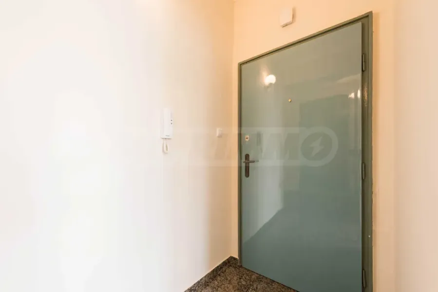 Spacious 3-Bedroom Apartment in Varna City Center - Image 2