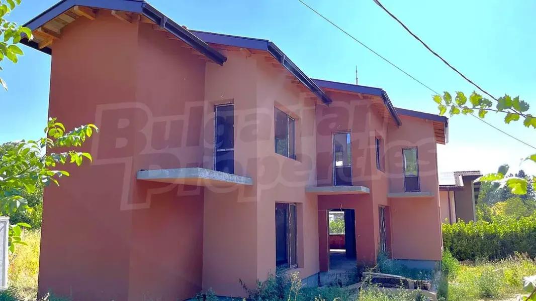 Spacious New House Near Stara Zagora with Large Garden - Image 4