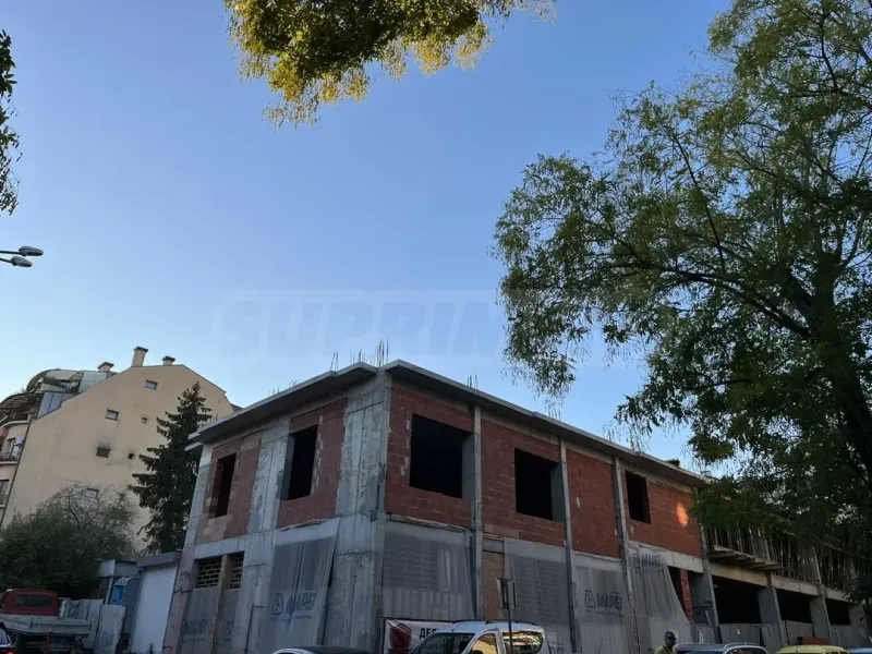 Spacious Four-Room Apartment with Panoramic Terrace in Burgas - Image 2