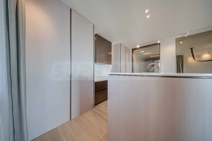Luxurious Penthouse with Stunning Mountain Views - Image 2