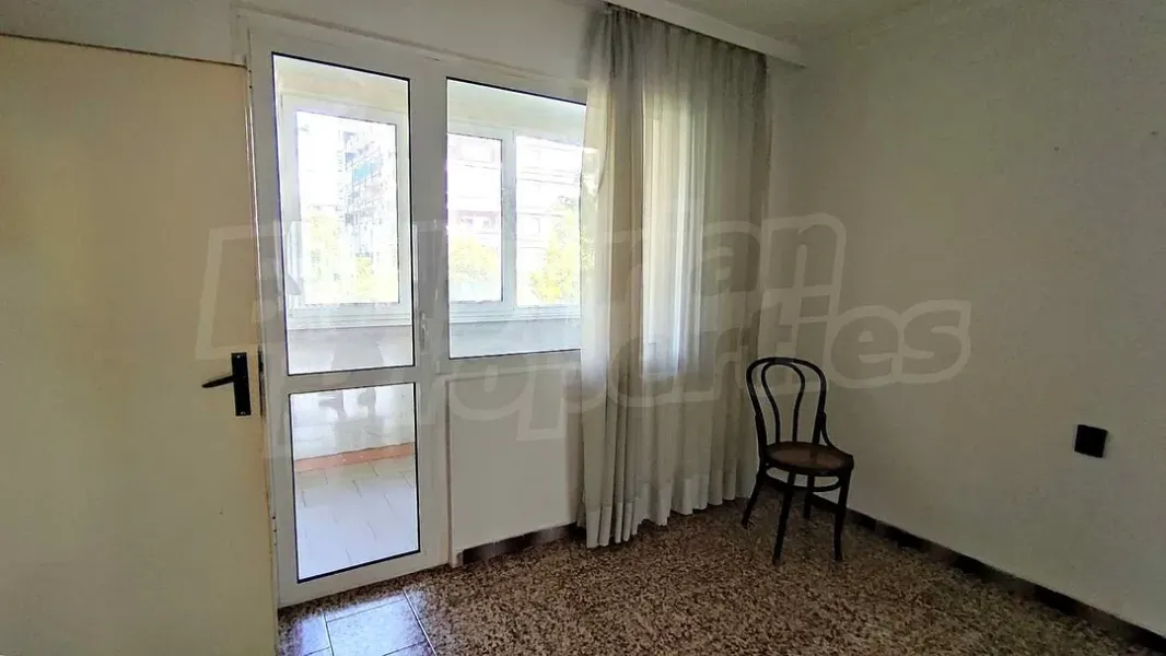 Spacious Apartment in Central Stara Zagora – 2 Bedrooms For Sale - Image 4