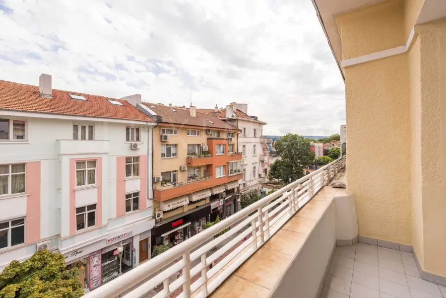 Spacious Apartment Near Sea & Universities - Varna - Image 1