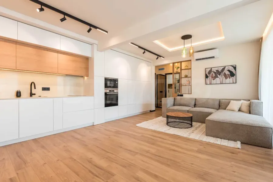 Stylish 2-Bedroom Apartment in Sea Garden Complex, Varna - Image 2