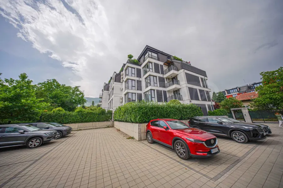 Spacious 2-Bedroom Apartment with Parking in Pavlovo - Image 4