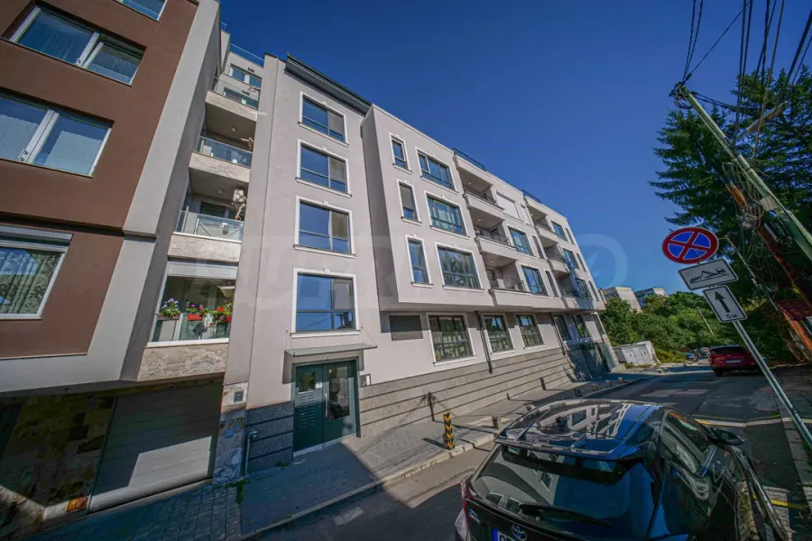 Spacious Fully Furnished Apartment with Terrace in Sofia - Image 4