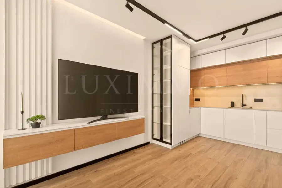 Spacious, Fully Furnished Apartment in Varna's Saltanat Complex - Image 1