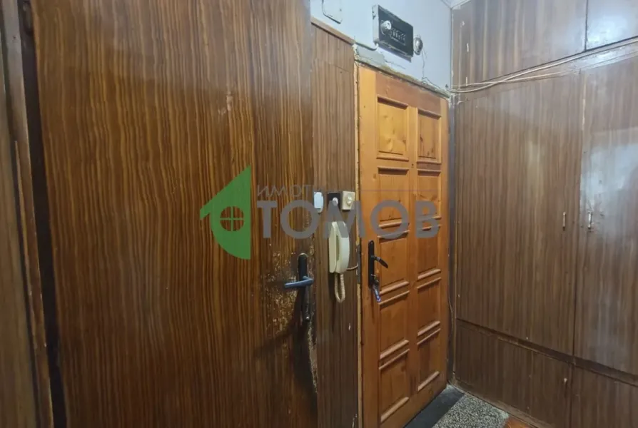 Spacious 3-Bedroom Apartment in Central Stara Zagora for Sale - Image 2