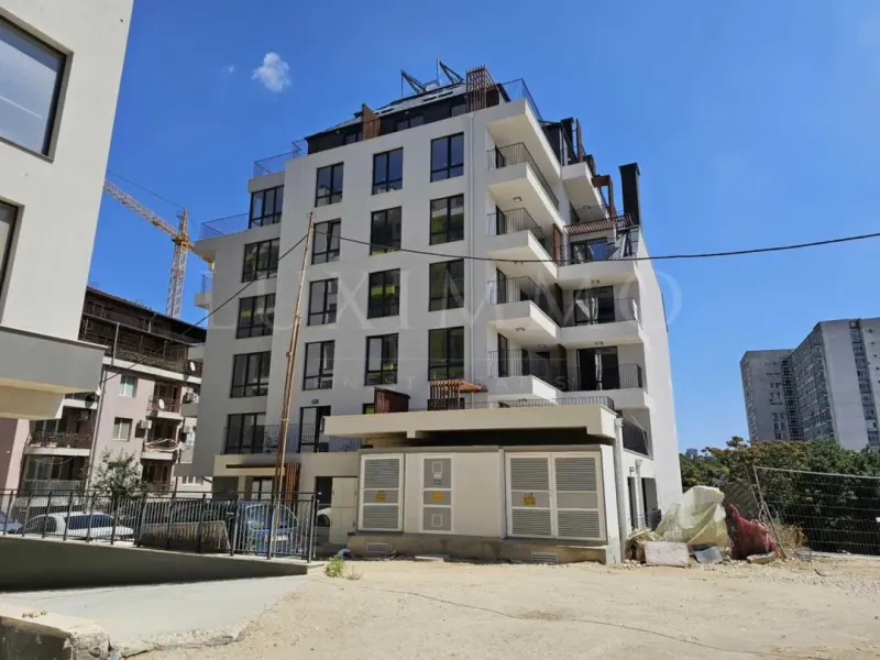 Spacious Penthouse with Terraces in Varna's Izgrev - Image 2