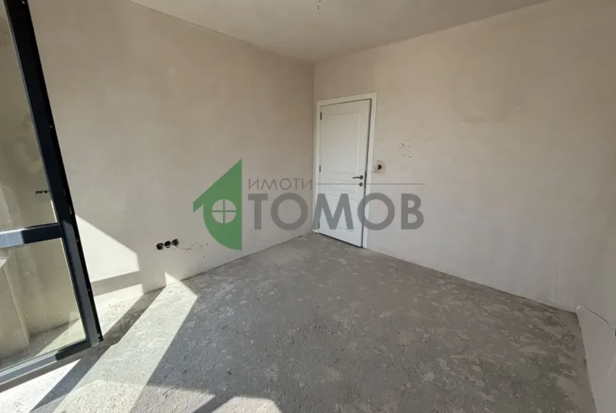 Spacious 3-Bedroom Apartment Near Park in Stara Zagora - Image 5
