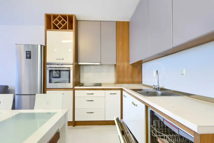 Spacious, Fully Furnished Apartment Near Paradise Center, Sofia - Image 4