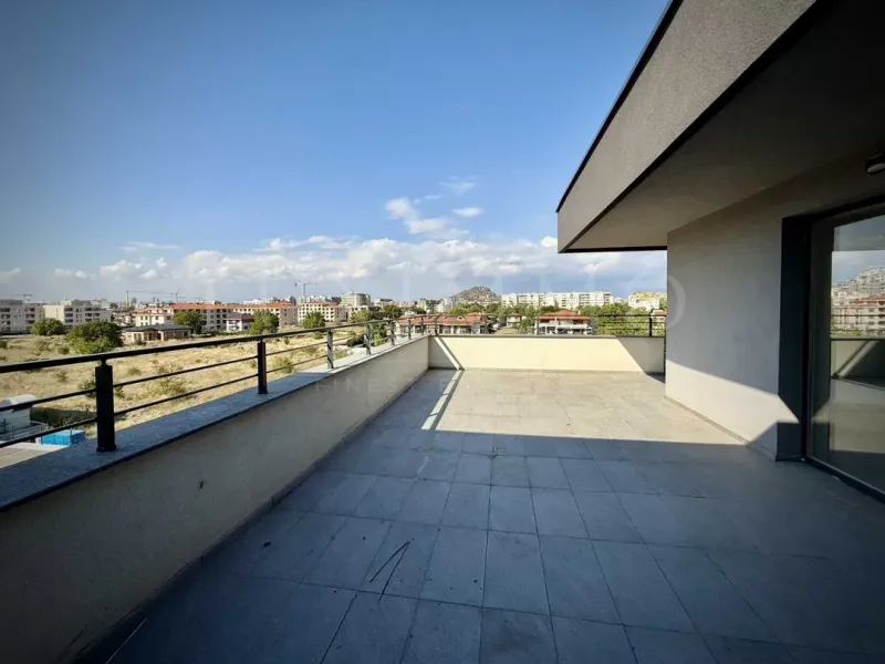 Panoramic Rhodope Views: Luxurious Plovdiv Apartment - Image 2