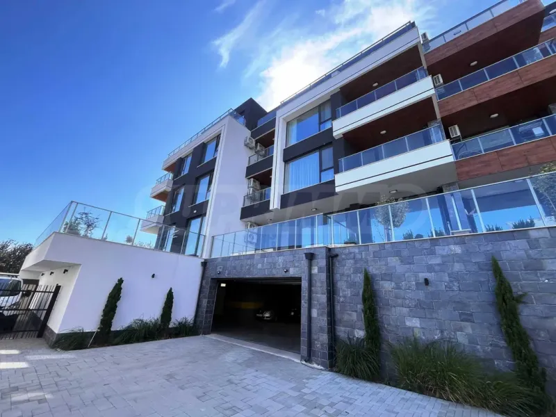 Spacious 1 Bed Apartment Near Burgas Beach - Image 3