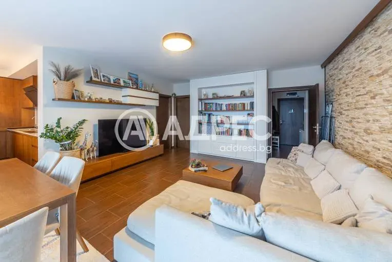 Spacious, Fully Furnished Panorama Apartment in Varna’s Brzyaq District for Sale - Image 2