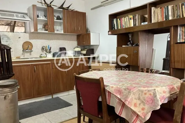Spacious Fully Furnished Burgas Apartment with Garden and Garage for Sale - Image 1