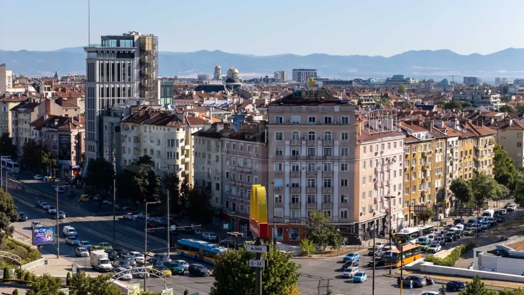 Spacious 2-Bedroom Apartment Near NДК, Sofia - Image 4