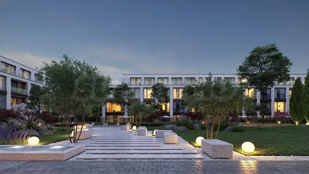 Spacious Modern Apartment with Private Garden - Image 1