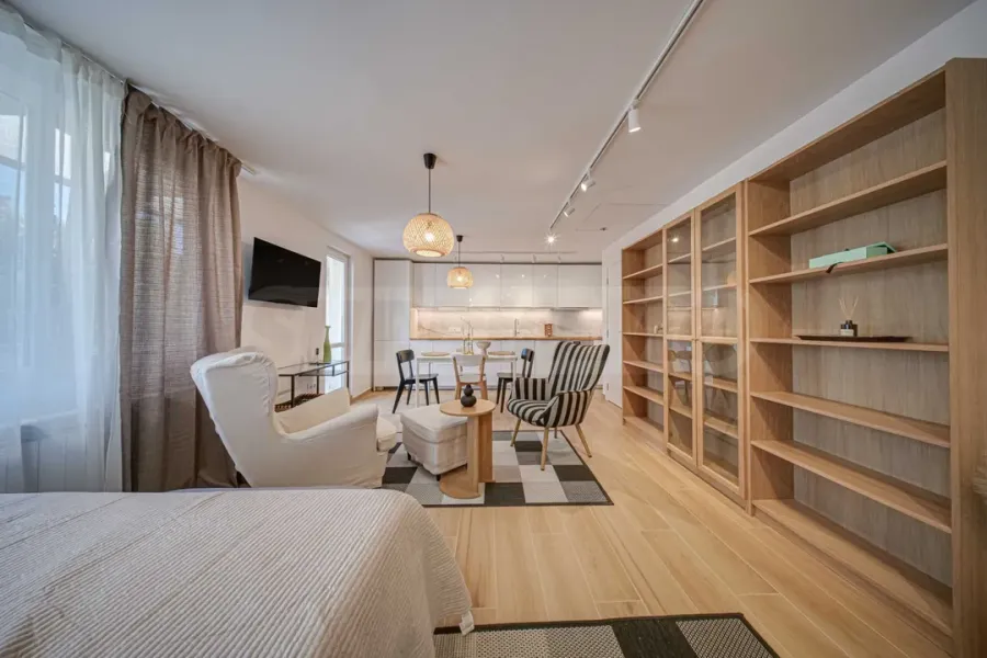 Spacious, Furnished Apartment with Terrace in Sofia's Izgrev Area - Image 2