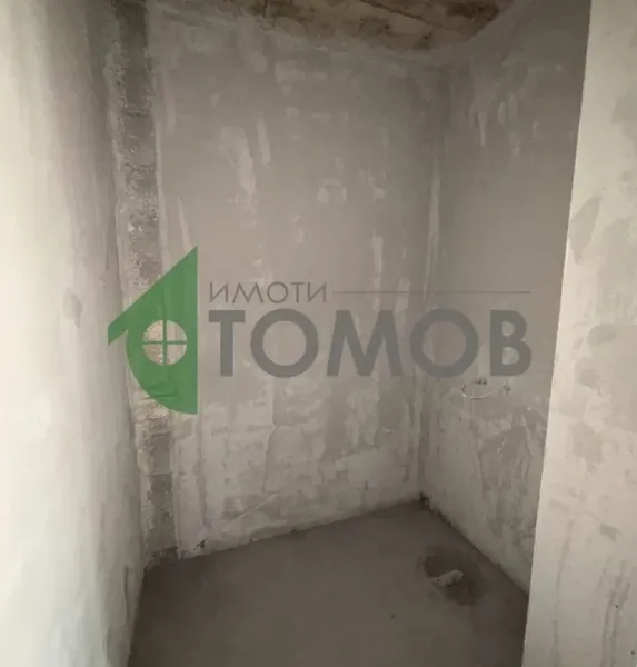 Spacious 4-Bedroom Apartment in Azimov Complex, Stara Zagora - Image 3